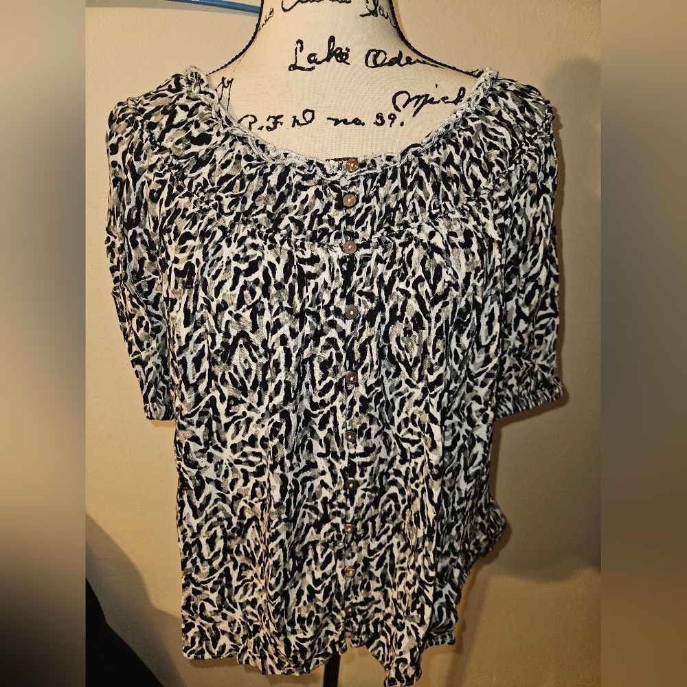Womans Short Sleeve Button Down Blouse
